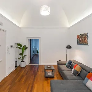 https://casa-dei-visionari.barihotels.org